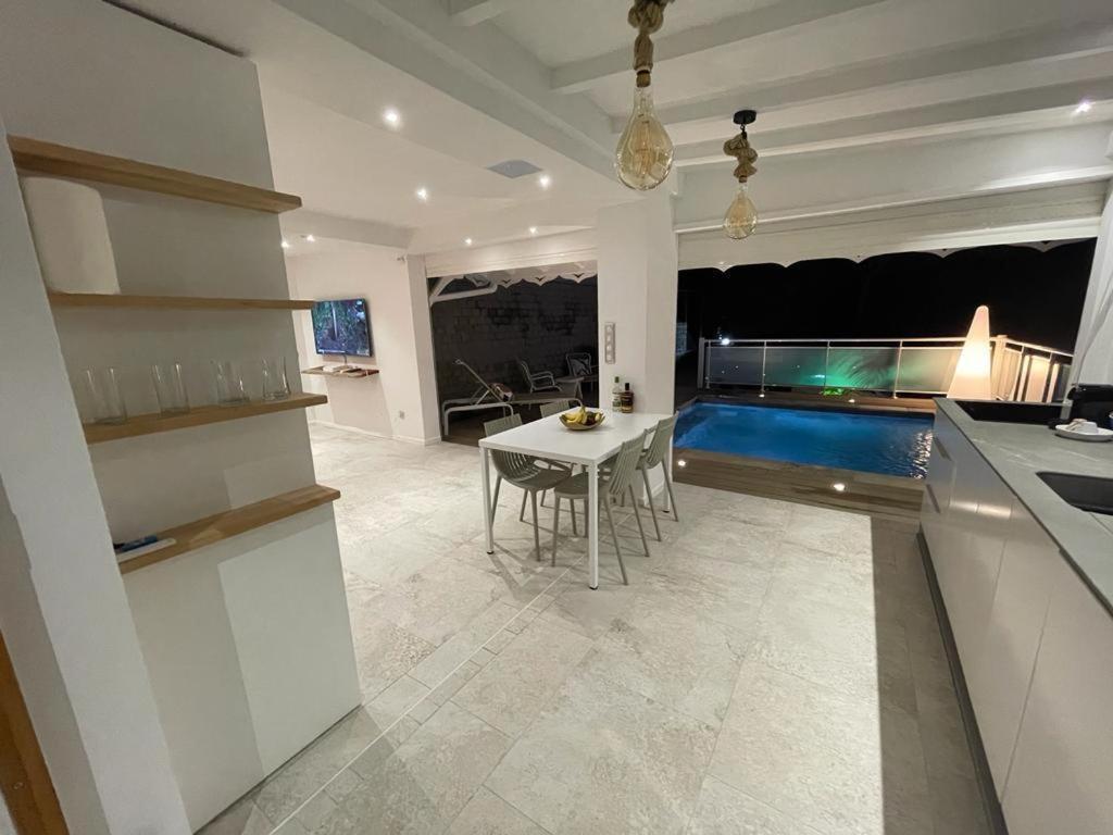לה פראנסז Les Appart Villa Sunbay Caraibes Avec Piscine Privative Vue Mer Et Montagne מראה חיצוני תמונה